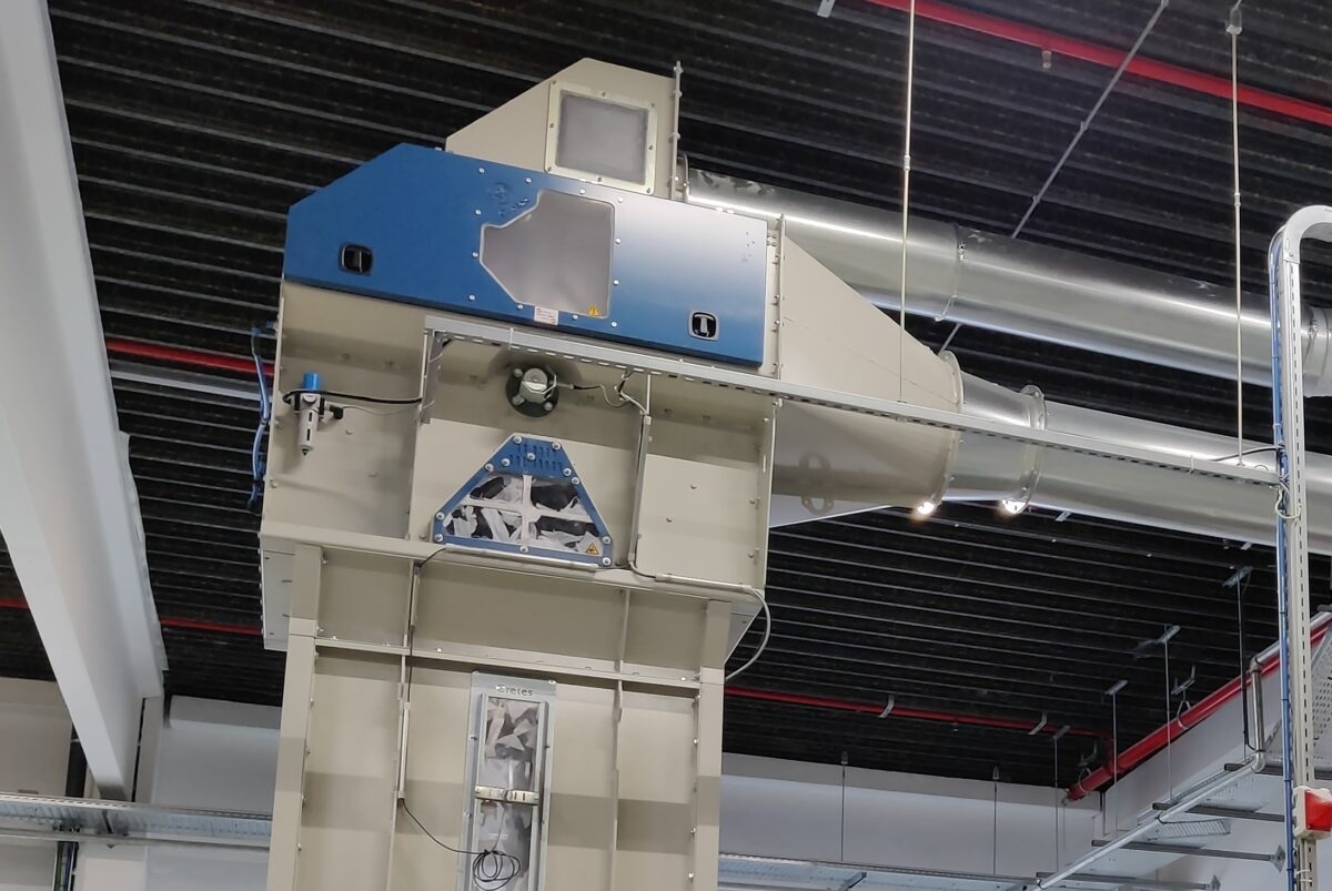 Condenser air separator 02